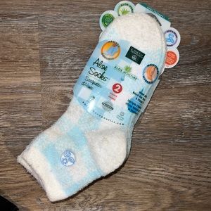Brand new Aloe socks!